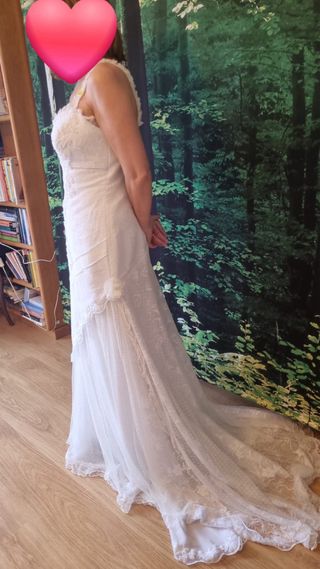 Vestido de novia bohoo romántico con encaje