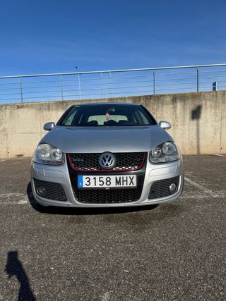 Volkswagen Golf GTI 2.0 TFSI 210 CV –