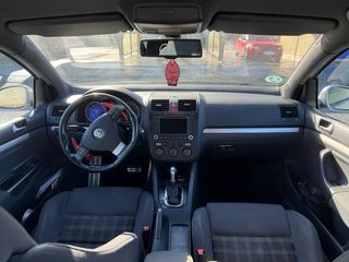 Volkswagen Golf GTI 2.0 TFSI 210 CV –