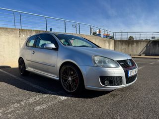 Volkswagen Golf GTI 2.0 TFSI 210 CV –