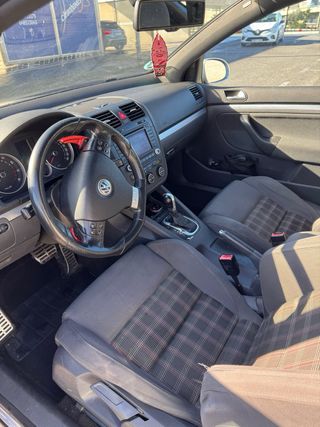 Volkswagen Golf GTI 2.0 TFSI 210 CV –