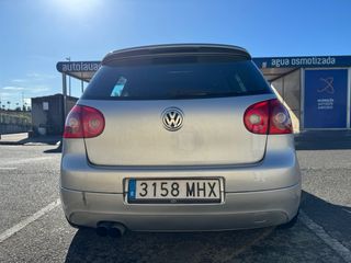 Volkswagen Golf GTI 2.0 TFSI 210 CV –
