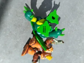 Lote 6 figuras: Gormiti, Xenox...