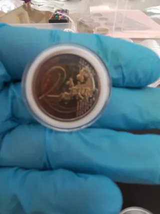 Moneda 2 euros 2009 España pintada.