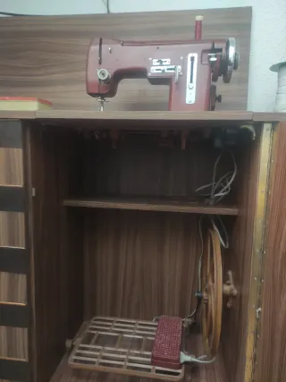 Máquina de coser eléctrica Wertheim