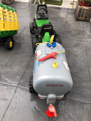 Tractor y remolques de juguete