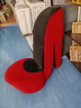 Sillón Zapato Tacón Rojo y Negro