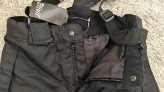 Pantalón esquí negro con tirantes 122/128 6-8 años