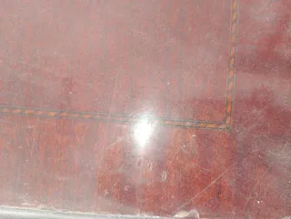 Mueble antiguo de madera con cajones