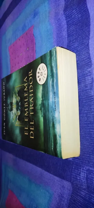 El emblema del traidor (BEST SELLER) (Spanish E...