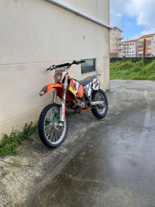 Moto KTM Enduro Naranja Blanca