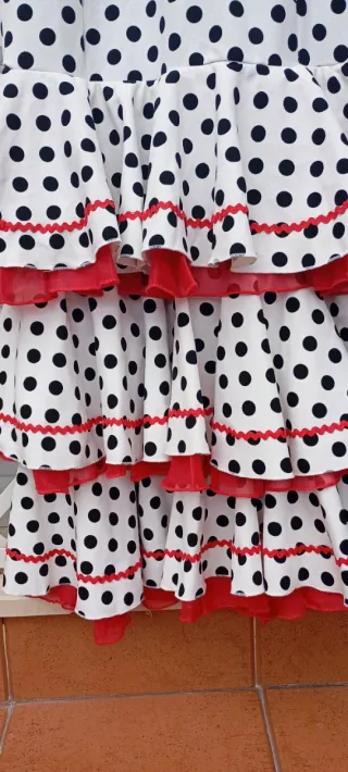 Traje de Flamenca blanco con lunares negros