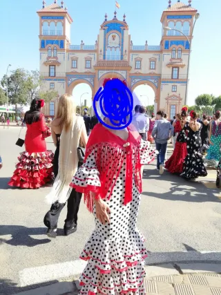 Traje de Flamenca blanco con lunares negros