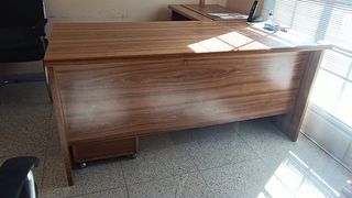 Muebles de madera marrón oficina