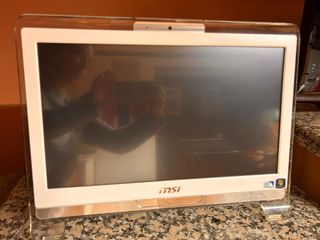 MSI Wind Top AE2211 All-in-One 2012