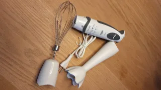 Batidora de mano y varillas