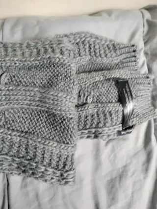 Rebeca y bufanda Massimo Dutti T. L