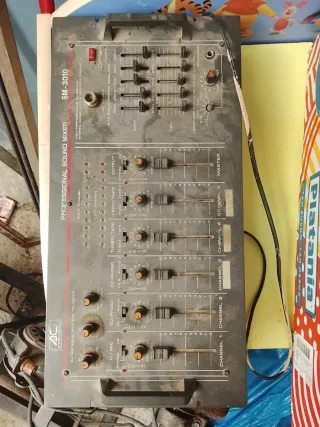 Mesa de Mezclas DJ SM-3010