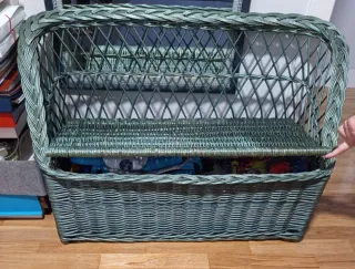 Habitación juvenil completa y baúl/arcón de mimbre