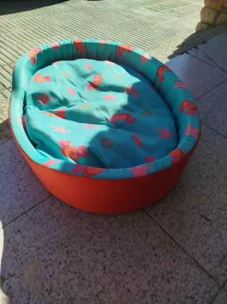 Cama para gatito con diseño marino