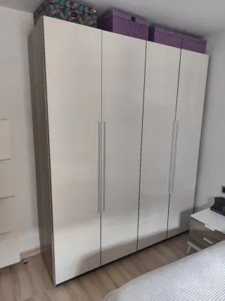 Armario y mesitas de noche