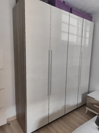 Armario y mesitas de noche