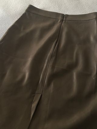 Falda de cuero negra