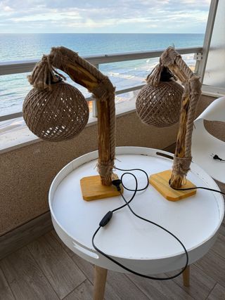 Lámparas de mesa rústicas de madera y yute