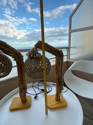 Lámparas de mesa rústicas de madera y yute