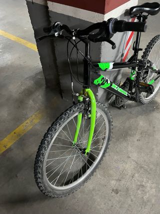 Bicicleta de Montaña Negra y Verde
