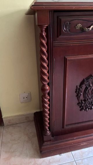 Consola clásica con tapa de mármol