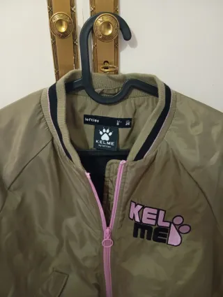 Cazadora bomber Kelme verde y rosa Talla S