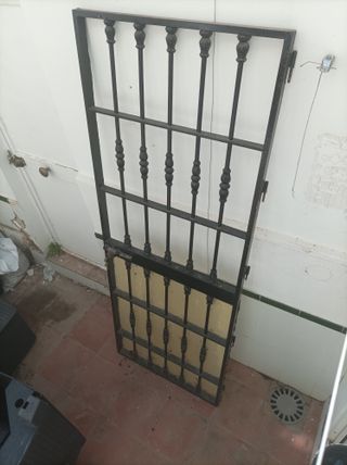 Puerta de hierro forjado