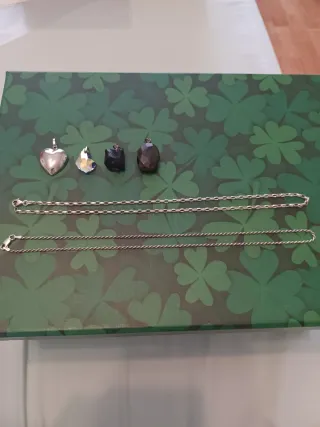 Colgantes piedras, Swarovski y 2 cadenas plata.