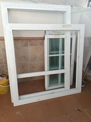 Ventana de aluminio blanca en Mallorca.