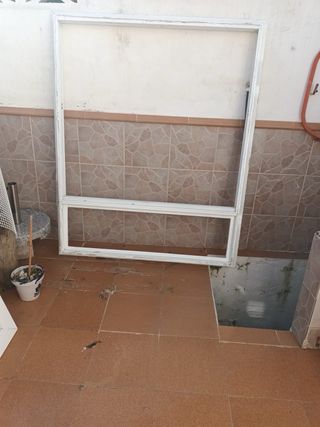 Ventana de aluminio blanca en Mallorca.