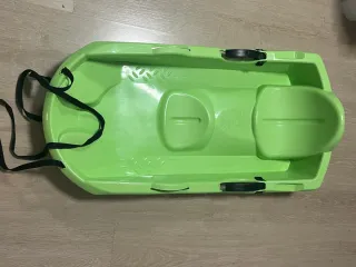 Trineo de nieve verde