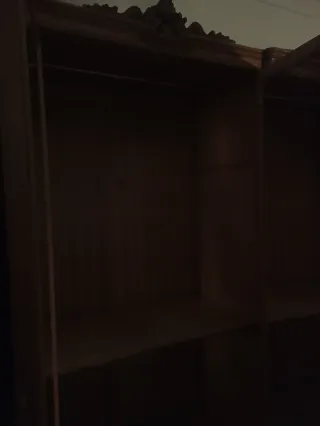 Armario antiguo de madera