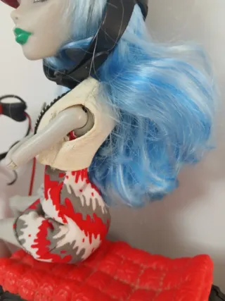 Ghoulia Yelps con moto Monster High