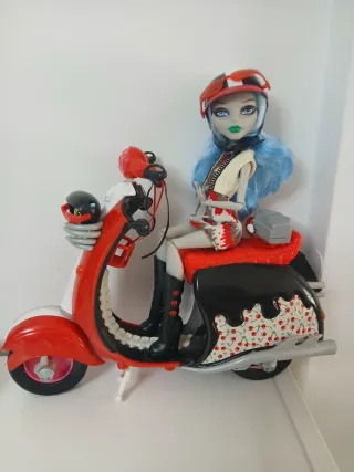 Ghoulia Yelps con moto Monster High