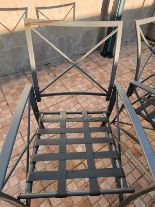 Mesa de jardín con 4 sillones