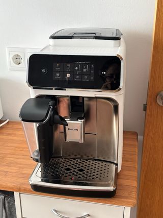 Cafetera automática Philips 2300 Series LatteGo