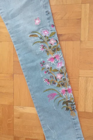 Vaqueros Zara Talla S con Bordados