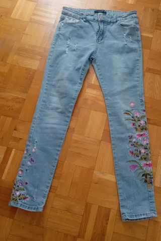 Vaqueros Zara Talla S con Bordados