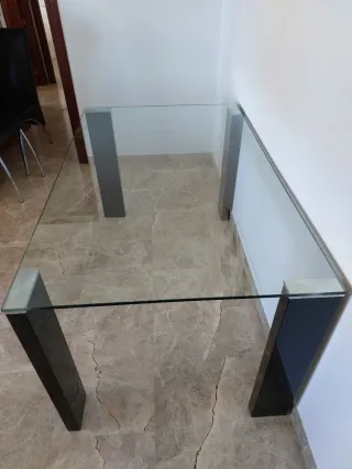 Mesa de comedor cristal y sillas