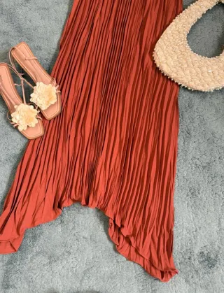 Vestido largo arrugado Zara