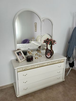 Dormitorio completo con cama de matrimonio