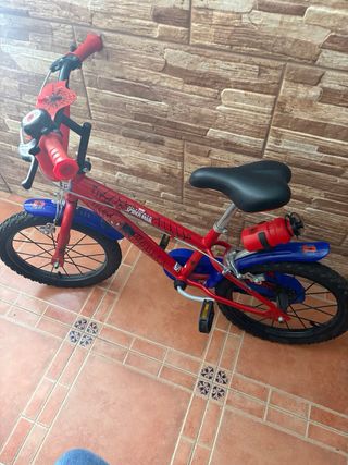 Bicicleta Spiderman 16 “ niño y casco spiderman