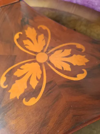 Mesa velador de nogal, vintage.