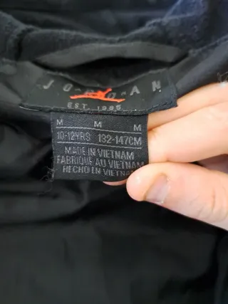 Abrigo Jordan Talla 11-12 Años Negro